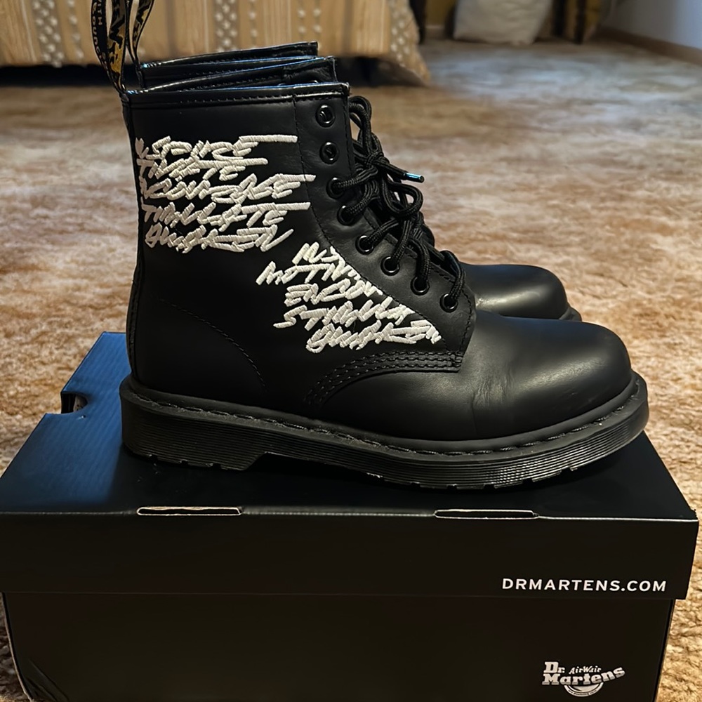 Dr. Marten Air Waves 1460 Futura Emb size 39.